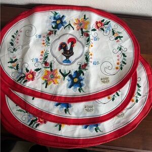 SET Of 8 VINTAGE AUTHENTIC PORTUGAL SOUVENIR PRINT RED BLUE GREEN OVAL PLACEMATS